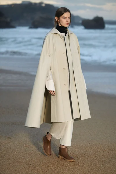 Look 16